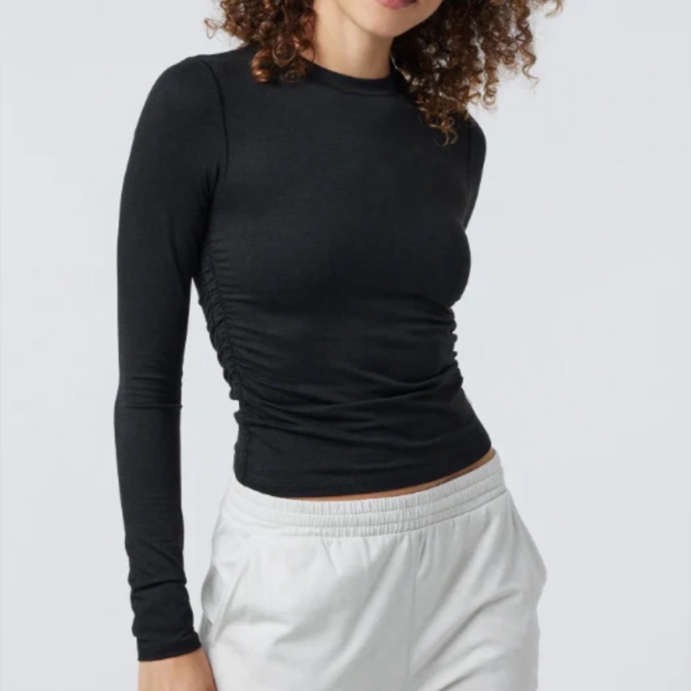 Vuori Halo Long Sleeve Ruched Tee Black Heather Medium
